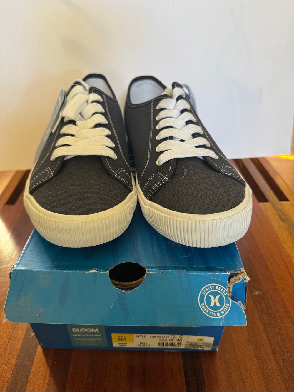 Hurley Men's Navy Canvas Low-Top Sneakers with White Laces size 12